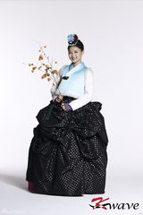 高清图：童星金有贞迎中秋拍韩服写真甜美可爱