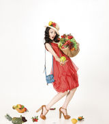 组图：佟丽娅缤纷夏日写真 体验浓郁桑巴风情