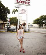 组图：凯莉布鲁克热带风情写真 比基尼曲线诱人