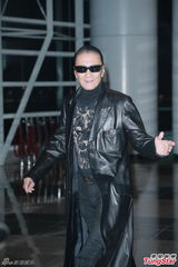 组图：汪圆圆婚礼甜蜜长吻 吴君如李嘉欣等到场