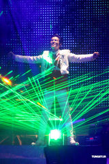 组图：萧敬腾新歌演唱会万人捧场 神秘嘉宾阿福力挺