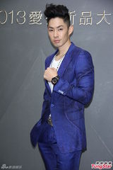 组图：吴建豪帅气站台 喜欢收藏手表