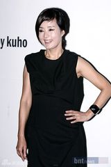 组图：f(x)宋茜与朴宰范全慧彬等众星云集时尚秀场