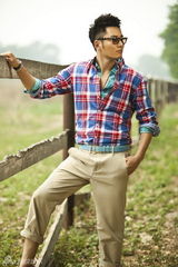 组图：李东学夏日写真曝光 清爽帅气笑容阳光