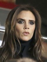 组图：小贝法甲首秀雪中踢球 辣妹台下紧张观战