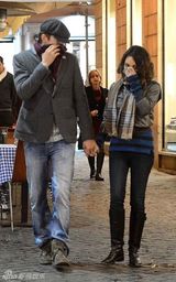 组图：阿什顿-库彻与米拉-库尼斯罗马浪漫夜游