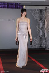 组图：林莉急嫁不排斥外国男 为四川灾民求帮助