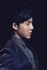 组图：张睿最新杂志写真 俊朗外表帅气迷人