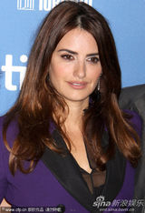 《Twice Born》发布会 佩内洛普-克鲁兹甜笑亮相