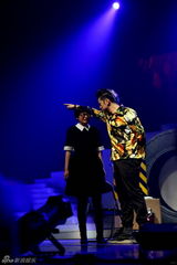 组图：《恶棍天使》整蛊邓超