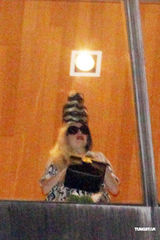 组图：Lady gaga抵台低调亲民 为等候粉丝订汉堡