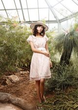 高清组图：韩星河智苑春装照 忧郁安静气质温婉