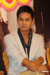 组图：《亲爱的，回家》上海热拍 韩雪胡兵倾情演绎