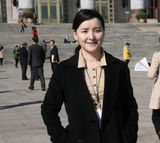 组图：2014两会美女记者众生态 美貌智慧并存