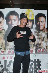 组图：谢霆锋否认豪宅赠前妻 新年与两子聚天伦