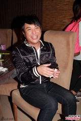 组图：梁思浩庆生频落泪 庄思敏江美仪等捧场