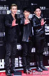 组图：全智贤新片《柏林》首映 李秉宪SJ等力挺