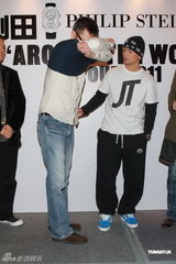 组图：香港演唱会圆满完成 侧田转往北京发展