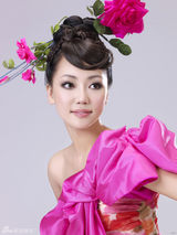 组图：孙滢迎拍迎春写真助阵新单《又是一年春来早》