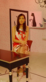 幻灯图：孟广美主持节目 时尚扮相带动收视