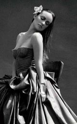 组图：奥利维亚-维尔德登《嘉人》 性感写真曝光