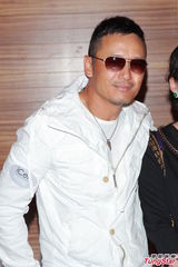 组图：83版靖康齐亮相 黄日华担心女儿演艺前途