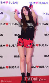 组图：韩星f(x)SEVEN等亮相名品开业派对