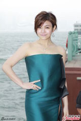 组图：陈妍希抹胸裙亮相 彭于晏惊喜助阵