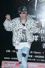 组图：罗志祥香港开唱 谭咏麟相挺当和事佬