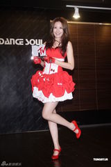 组图：安心亚彩排舞蹈大秀性感舞姿