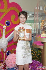 组图：马国明朱晨丽合作吸金 拍剧有火花