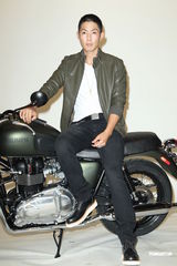 组图：吴建豪和女友感情稳定 与安心亚首合作广告