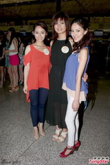 组图：港姐选手赴巴黎拍外景 17位佳丽送行