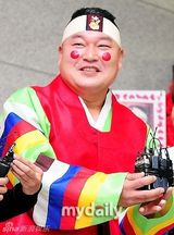 组图：韩综艺《膝盖道士》恢复录制 姜虎东回归