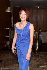 高清组图：蔡依林担任美丽伴娘 参加姐姐婚礼