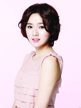 组图：江铠同最新杂志大片 纯美清澈别样娇俏