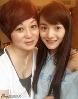 组图：网曝北影学霸校花李依伊美照 素颜清纯