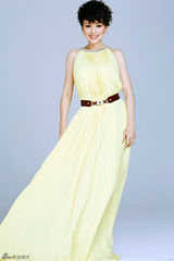 组图：王琳长裙写真舞动春日 清新明艳唯美动人