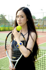 组图：芙蓉姐姐网球写真 再现经典“S型”身段