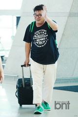 组图：《花样爷爷》现身机场准备赴台湾录节目