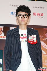 组图：周国贤为贫童苦况落泪 方大同助养儿童