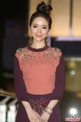 组图：安以轩性感亮相 马桶上感受地震