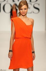 高清组图：奥兰多女友米兰达-可儿走秀 笑容甜美