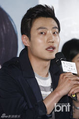 组图：韩片《幻想中的她》试映会 韩艺礼抹泪