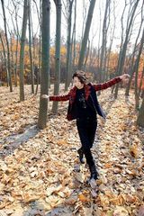 组图：歌手大山随性写真曝光 落叶展冬日气氛