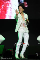 组图：金桢勋退役举办首场粉丝会 宣传新唱片