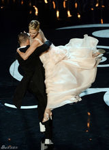 组图：查理斯-塞隆优雅献舞 塔图姆温柔揽美