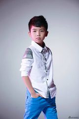 组图：童星黄敬冉帅气可爱写真曝光