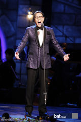 组图：孙浩英《歌剧明星》获胜 严智苑主持礼服抢眼