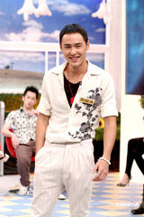 高清图：《艋舺》剧组上康熙 赵又廷阮经天玩亲嘴